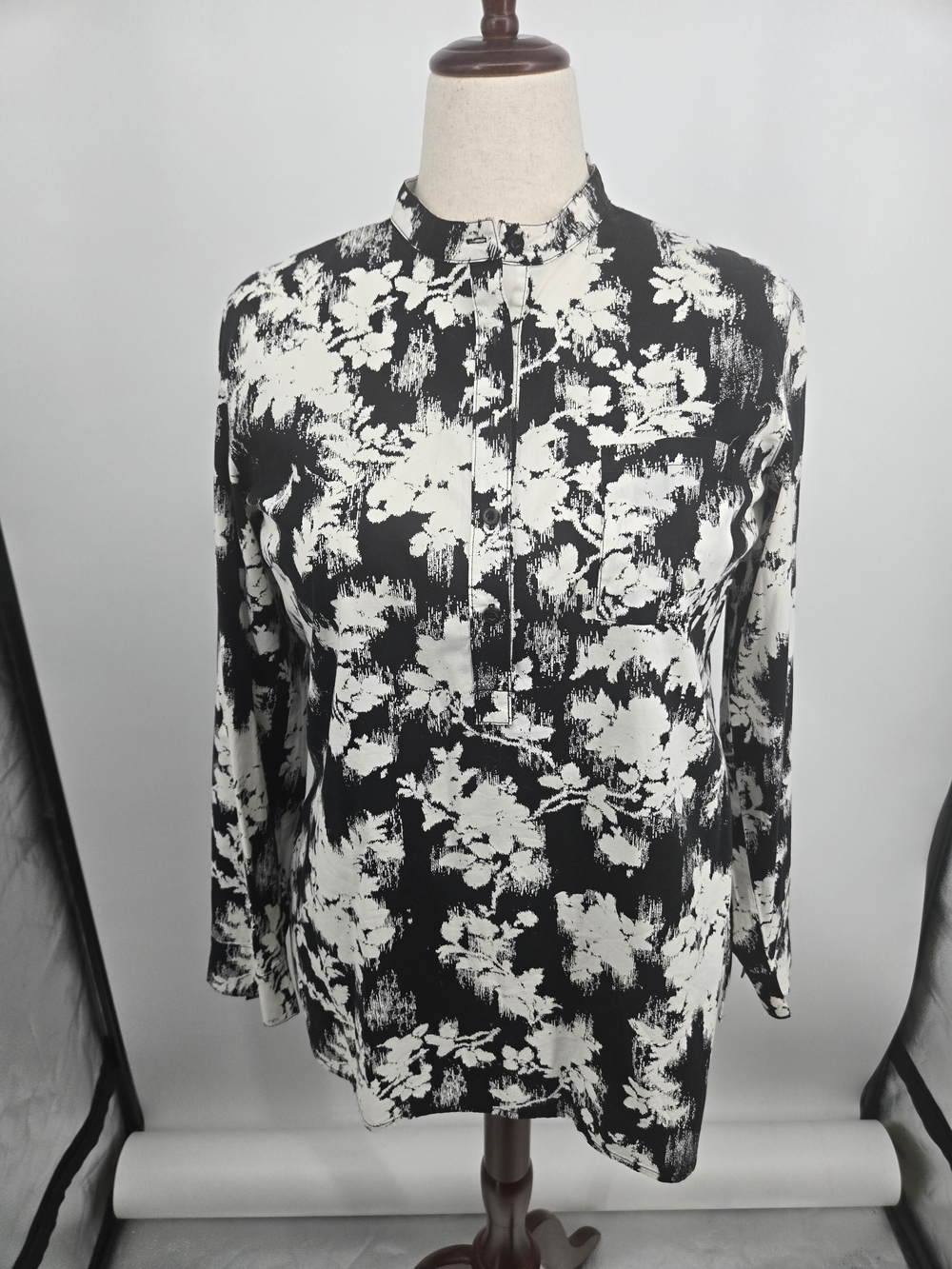 Amber Sun Black & White Abstract Floral Mandarin Collar Tunic Large (8620)